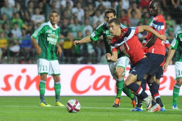 Jeremy Clement (Saint Etienne) contre Eden Hazard (Lille) Football : AS Saint Etienne OSC Lille - Ligue 1 - 10.09.2011 FredericChambert Panoramic 