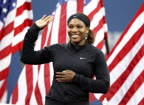 US Open 2011, USTA Billie Jean King National Tennis Center, Flushing Meadows, New York, ITF Grand Slam Tennis Tournament . Damen Finale, Siegerehrung,Praesentation, Finalistin Serena Williams (USA) winkt und bedankt sich beim Publikum ,Halbkoerper,Querformat,