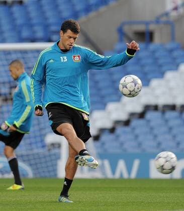 FUSSBALL CHAMPIONS LEAGUE SAISON 2011 2012 Gruppe 12.09.2011 FC Chelsea London - Bayer 04 Leverkusen Abschlusstraining im Stadion Stamford Bridge Michael Ballack (Bayer 04 Leverkusen) mit Ball 