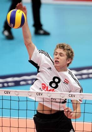 VOLLEYBALL - Euro Volley 2011, AUT vs SRB WIEN,AUSTRIA,12.SEP.11 - DIVERS, VOLLEYBALL - CEV EuroVolley, Europameisterschaft 2011, Länderspiel, Österreich vs Serbien. Bild zeigt Philip Ichovski (AUT). 