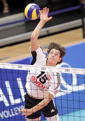VOLLEYBALL - Euro Volley 2011, AUT vs SRB WIEN,AUSTRIA,12.SEP.11 - DIVERS, VOLLEYBALL - CEV EuroVolley, Europameisterschaft 2011, Länderspiel, Österreich vs Serbien. Bild zeigt Simon Fruehbauer (AUT). 