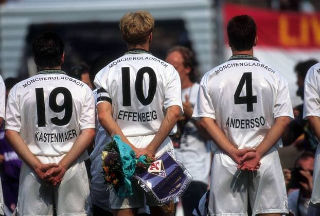 Spielführer Stefan Effenberg (Mitte), Thomas Kastenmaier (li.) und Patrik Andersson (alle Borussia Mönchengladbach) vor einem Testspiel gegen den AC Florenz Aufnahmedatum geschätzt