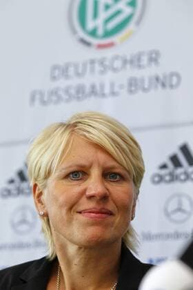Doris FITSCHEN, Managerin deutsche Frauen-Fussball-Nationalmannschaft, Fussball Frauen, Nationalmannschaft, Pressekonferenz nach dem Eintreffen am Spielort Augsburg, 13.09.2011 EM-Qualifikation Deutschland vs. Schweiz