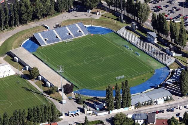 FUSSBALL - Rundflug, Fototermin WIENER NEUSTADT,AUSTRIA,13.SEP.11 - FUSSBALL - Rundflug, Fototermin. Bild zeigt das Wiener Neustädter Stadion. Keywords: Luftaufnahme. 