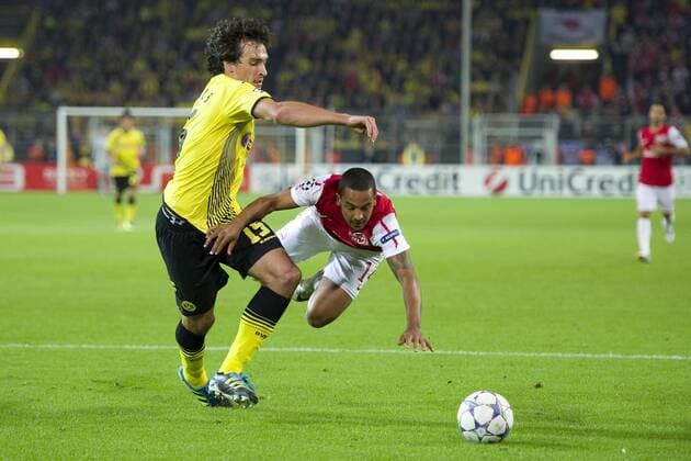 Mats HUMMELS (li., DO) gegen Theo WALCOTT (Arsenal), Aktion, Zweikampf, Fussball Champions League, Vorrunde 1. Spieltag, Borussia Dortmund (DO) - FC Arsenal London (Arsenal), am 13.09.2011 in Dortmund Deutschland