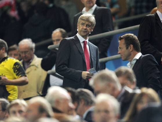Borussia Dortmund (BVB) - Arsenal FC London, Trainer Arsene Wenger (Arsenal London) auf der Tribüne o0 Strafe Trainerstrafe Tribünenstrafe Tribüne Sanktion Sperre