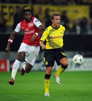 FUSSBALL CHAMPIONS LEAGUE SAISON 2011 2012, Borussia Dortmund (BVB) - Arsenal FC London 13.09.2011; Mario GOETZE (re, Dortmund) enteilt Alex SONG (li, Arsenal) 