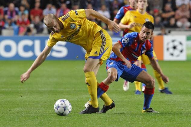 Mikhail Gordeichuk from BATE Borisov, right, and Milan Petrzela from FC Viktoria Plzen, left, during the Champions League group H soccer match in Prague, Tuesday, Sep. 13, 2011. (CTKxPhoto MichalxDolezal)  CTKPhoto83201109131015401