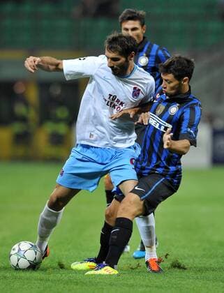 Halil Altintop Trabzonspor, Mauro Zarate Inter Milano 14 9 2011 Stadio Giuseppe Meazza 2011 2012 UEFA Champions League Football Calcio - Inter Mailand Vs Trabzonspor - allexsabba