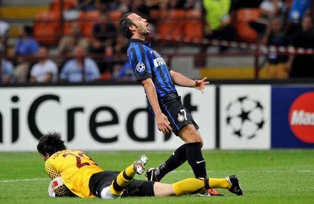 Giampaolo PAZZINI (Inter), Tolga Zengin (Trabzonspor) Milano 14 9 2011 Stadio Giuseppe Meazza 2011 2012 UEFA Champions League Football Calcio - Inter Mailand Vs Trabzonspor - allexsabba