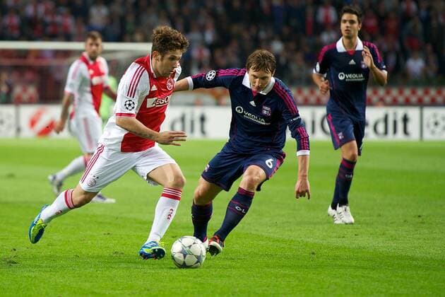 (L-R) Miralem Sulejmani of Ajax,Kim Kallstrom of Olympique Lyon - Ajax Amsterdam vs. Olympique Lyonnais - UEFA Champions League 2011 2012 xVIxKarelxDelvoyex xOrangexPicturesxIVx 361307