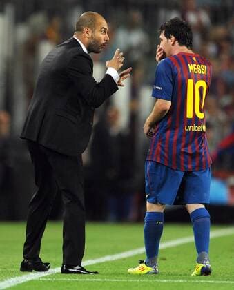 FUSSBALL CHAMPIONS LEAGUE SAISON 2011 2012 GRUPPE H 13.09.2011 FC Barcelona - AC Mailand Trainer Josep PEP Guardiola mit Lionel Messi (v. li., Barca) 