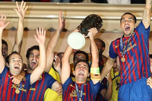 L-R: ANDRES INIESTA, CESC FABREGAS, XAVI HERNANDEZ, DANIEL ALVES -- FC Barcelona - Sieger UEFA Supercup 2011 - o0 Siegerehrung Objekte Trophäe Dani