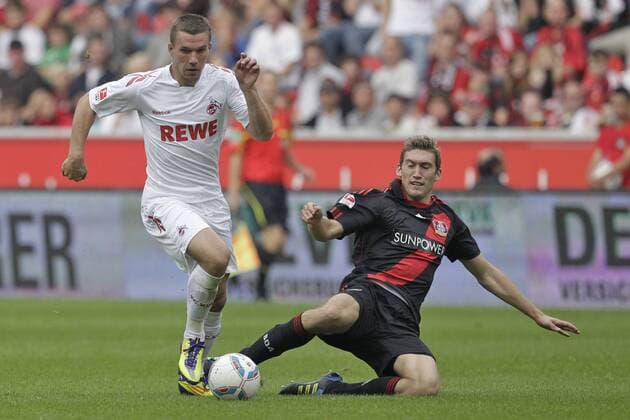 17.09.2012 Fussball Bundesliga 6. Spieltag - Bayer 04 Leverkusen vs. 1.FC Köln Fussball Herren Bundesliga GER 1. BL Spieltag 06 Saison 2011 - 2012 Leverkusen Lukas PODOLSKI (1. FC KÖLN) setzt sich gegen Stefan REINARTZ (Bayer 04 Leverkusen) durch