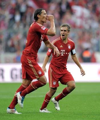 FUSSBALL 1. BUNDESLIGA SAISON 2011 2012 7. Spieltag FC Bayern München - Bayer 04 Leverkusen 24.09.2011 Jubel nach dem Tor zum 2:0 Daniel van Buyten , Philipp Lahm (v. li., FC Bayern München) 