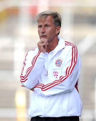 FUSSBALL Regionalliga Süd SAISON 2011 2012 25.09.2011 FC Bayern München II - Eintracht Frankfurt II Trainer Andries Jonker (FC Bayern II) 