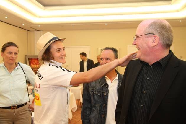 2011 2012, Pressekonferenz im Relaxa Hotel Frankfurt - 1. FFC Frankfurt in der UEFA Women s Champions League (UWCL) - gut gelaunt und mit Hut Nadine Angerer und Manager Siegfried Dietrich(FFC Frankfurt)