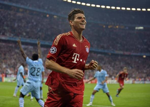 27.09.2011, Fussball UEFA-Champions-League, Vorrunde 2.Spieltag: FC Bayern München - Manchester City, in der Münchner Allianz-Arena. Torjubel Torschütze Mario Gomez (München).