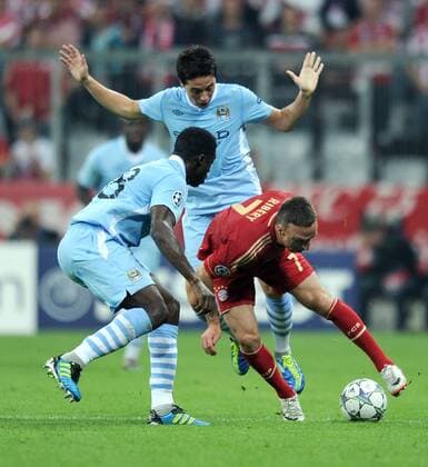 FUSSBALL CHAMPIONS LEAGUE SAISON 2011 2012 27.09.2011 FC Bayern München - Manchester City FC Samir Nasri (li, Manchester City) gegen Franck Ribery (FC Bayern München) 