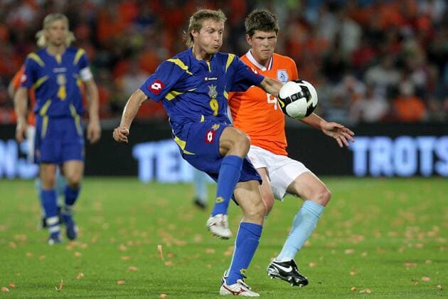 Klaas Jan Huntelaar (r),Vitaiiy Mandzyuk (L) Holland,Ukraine Friendly 2007 2008 xVIxJeroenxPutmansxIVx 379855