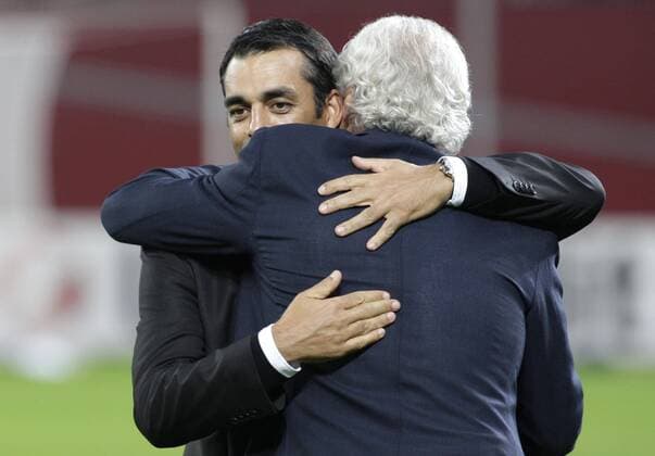 Shake Hands between Leverkusen s head coach Robin DUTT (L) and Rudi Völler during the Championsleague match between Bayer 04 Leverkusen and KRC Genk, Bayarena in Leverkusen on September 28., 2011. Bayer 04 Leverkusen gegen KRC Genk am 2. Spieltag der Championsleague in der Saison 2011 2012 am 28. September 2011. RC