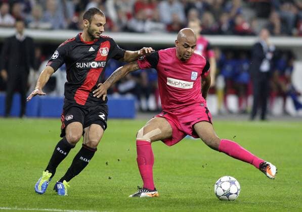 Genk s Marvin Ogunjimi (R) against Leverkusen s Ömer TOPRAK during the Championsleague match between Bayer 04 Leverkusen and KRC Genk, Bayarena in Leverkusen on September 28., 2011. Bayer 04 Leverkusen gegen KRC Genk am 2. Spieltag der Championsleague in der Saison 2011 2012 am 28. September 2011. RC