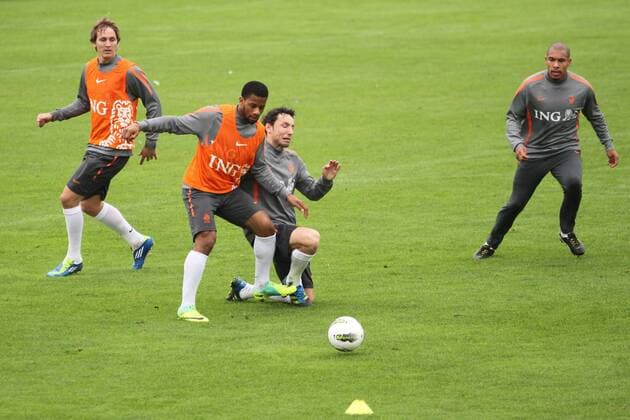 04-10-2011: Voetbal: Training Nederlands elftal: Katwijk (L-R) Luuk de Jong, Jermaine Lens, Mark van Bommel, Nigel de Jong xVIxxIVx 396374