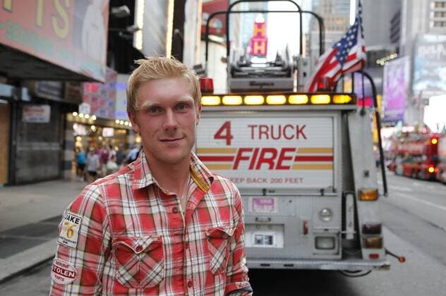Matthias Bachinger am Times Square in New York City während der US Open 2011, privat, Portrait, Einzelbild, Halbkörper, Querformat,
