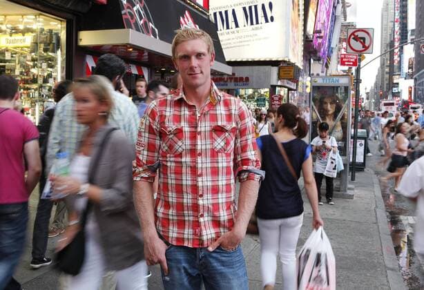 Matthias Bachinger am Times Square in New York City während der US Open 2011, privat, Portrait, Einzelbild, Halbkörper, Querformat,