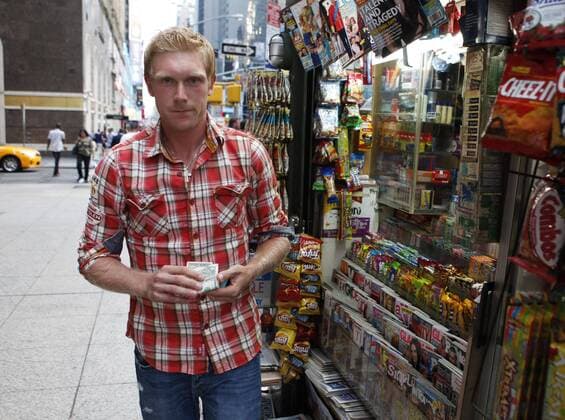 Matthias Bachinger am Times Square in New York City während der US Open 2011, privat, Portrait, Einzelbild, Halbkörper, Querformat,