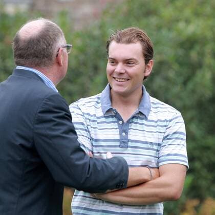 Martin Kaymer zu Besuch in Stommeln auf dem Golfplatz Gut Lärchenhof im Rahmen der Auftaktveranstaltung BMW International Open (Juni 2012) Bruder Philip (rechts) mit Josef Spyth (Geschäftsführer des GC Gut Lärchenhof) Sport o0 privat Familie