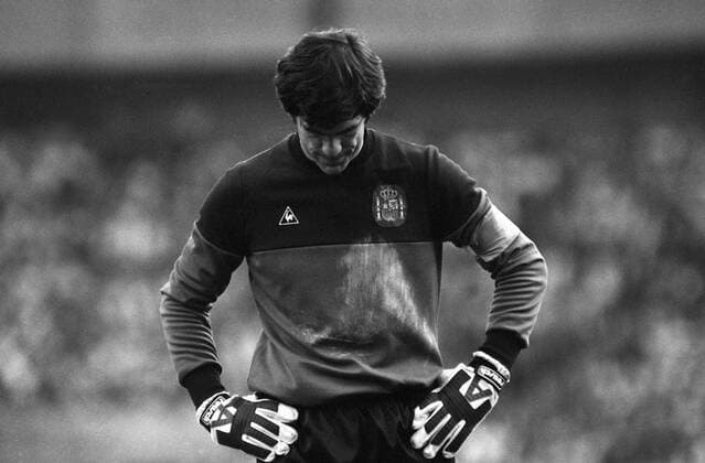 Fußball, EM Finale 1984 in Paris, Frankreich - Spanien EM Finale 1984 in Paris Luis Miguel Arconada (Spanien) enttäuscht