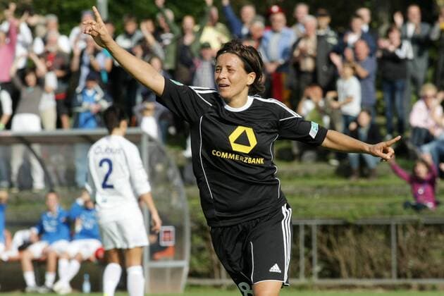 05.10.2011, Frauenfußball, Rückspiel der UEFA Women s Champions League 1. FFC Frankfurt gegen Stabaek Fotball (Norwegen). Sandra Smisek (1. FFC Frankfurt) jubel t nach ihrem Tor zum 2:0.