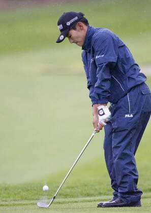 October 6, 2011: PGA Golf Herren golfer Sunghoon Kang makes a chip shot to the green during round one competition at the Frys.com Open held at CordeValle Resort in San Martin, CA. PGA Golf Herren 2011: Frys.com Open OCT 06 - ZUMAc04