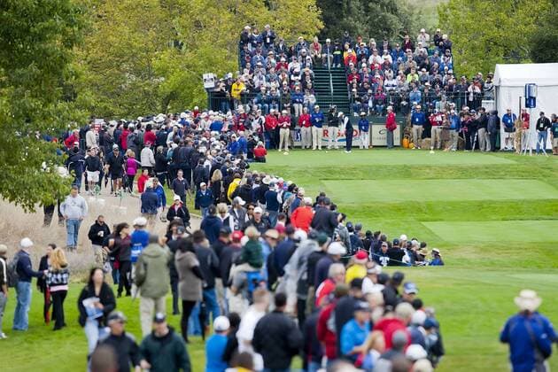 October 6, 2011: PGA Golf Herren golfer Tiger Woods prepares to tee off during the first round of the Frys.com open at the CordeValle golf club in San Martin, CA. - PGA Golf Herren 2011: Frys Open OCT 06 - ZUMAct6 o0 Abschlag Totale Fans