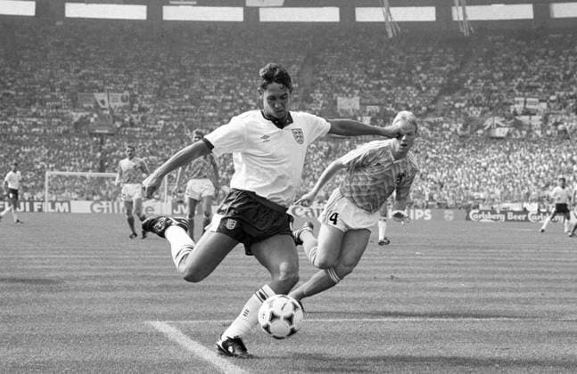 Gary Lineker (England, li.) gegen Ronald Koeman (Niederlande) Aktion Duell Dynamik Ball