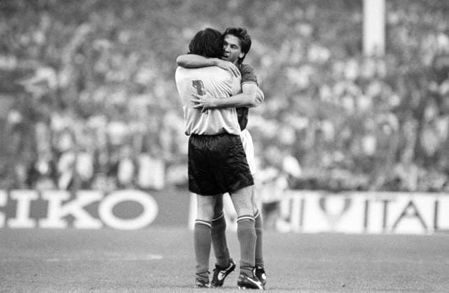 Carlo Ancelotti (re.) und Torwart Walter Zenga (beide Italien) - Schlussjubel