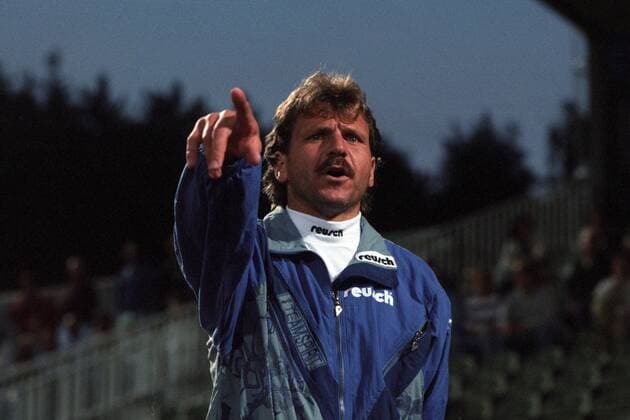 Fußball, Trainerhistorie FC 08 Homburg von 1957 bis heute Trainer Ulrich Sude (FC 08 Homburg) gibt skeptisch Anweisungen Aufnahmedatum geschätzt
