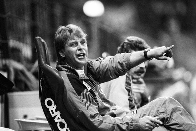 Trainer Rainer Zobel (1. FC Kaiserslautern) gibt enttäuscht Anweisungen Aufnahmedatum geschätzt