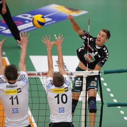 Sebastian KRAUSE ( 9 Netzhoppers KW-Bestensee) Volleyball, 1. Bundesliga, Maenner, VfB Friedrichshafen-Netzhoppers KW-Bestensee, 12.10.2011