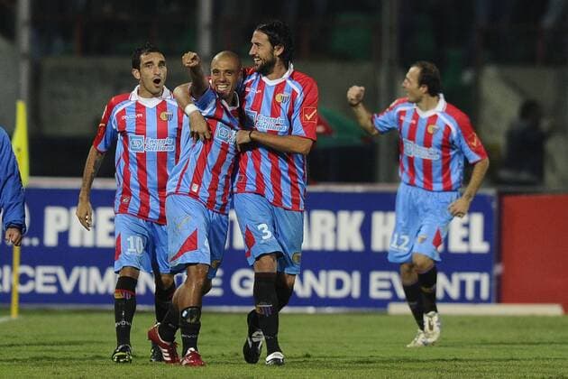 Db Catania 15 10 2011 - campionato di calcio serie A Catania-Inter foto Daniele Buffa Image Sport nella foto: esultanza gol Sergio Almiron 