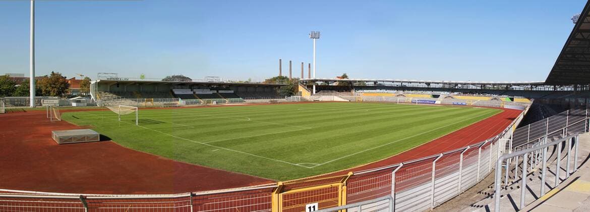 Das Alte VfL Wolfsburg Stadion am Elsterweg - gesehen am 15.10.2011. o0 Sportstätte