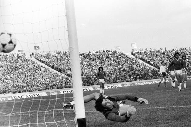 Torwart Pedro Soto (Mexiko) kassiert ein Tor gegen BR Deutschland BRD DFB Aktion