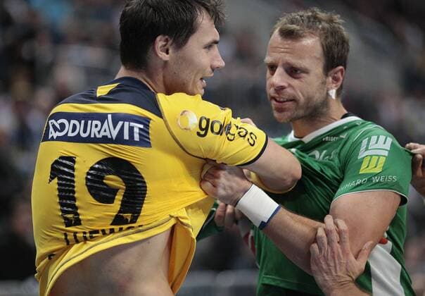 Toyota-Handball-Bundesliga - 22.10.2011 - Saison 2011-2012 - Rhein Neckar Löwen - FA Göppingen - Mannheim v. l. Krzysztof Liejewski RNL und Dalibor Anusic Göppingen gerieten aneinander Aktion, Einzelbild -