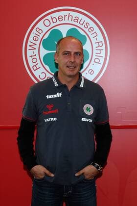 Fußball, Trainerhistorie, Rot-Weiß Oberhausen Fußball 3. Liga Vorstellung des neuen Cheftrainers bei Rot-Weiß Oberhausen am 24.10.2011 im Stadion Niederrhein in Oberhausen Mario Basler wird als neuer Cheftrainer bei Rot-Weiß Oberhausen vorgestellt