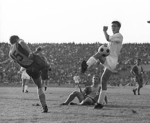 Bundesliga 1. Spieltag, TSV 1860 München - Eintracht Braunschweig 1:1 - Peter Kaack (links) und Otto Luttrop (1860)