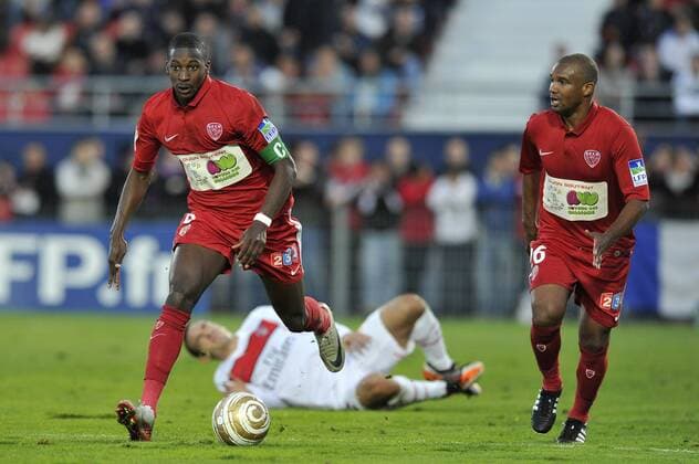 Younousse SANKHARE (DIJON) Foot: DIJON PSG Ð 1 8 Finale - Coupe de la Ligue 2011 2012 - 26.10.2011 - G.Ramon Panoramic 