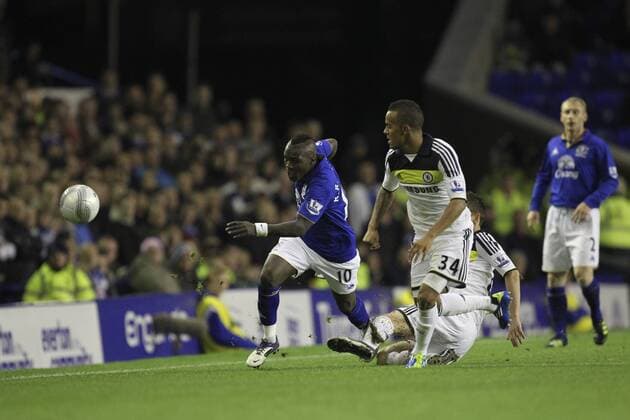 26.10.2011. Liverpool, England. Royston Drenthe chasing the ball in the Carling Cup match between Everton and Chelsea at Goodison Park. Mandatory Credit ActionPlus. xDavidxLloydx  ActionPlus11216690 Content restricted for UK based newspaper