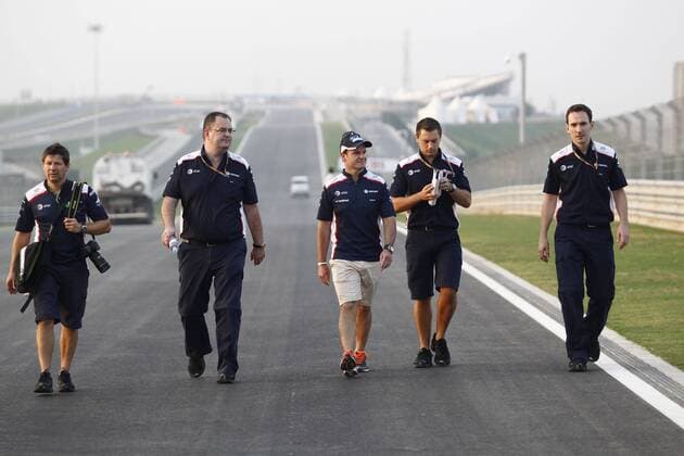 Motorsports: FIA Formula One World Championship 2011, Grand Prix of India, 11 Rubens Barrichello (BRA, AT&T Williams), xHOCHxZWEIx