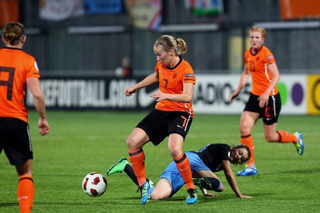 (L-R) Manon Melis of Holland,Silvia Smit of Holland,Kirsten van de Ven of Holland Women s EURO - Holland v England Kwalificatie EURO 2013 2011 2012 xVIxPaulxBareldsx xOrangexPicturesxIVx 426480